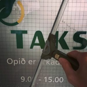 Vinduespudsning og rengøring 5 Vinduespudsning og rengøring - (c) Luffes Vindeygavask